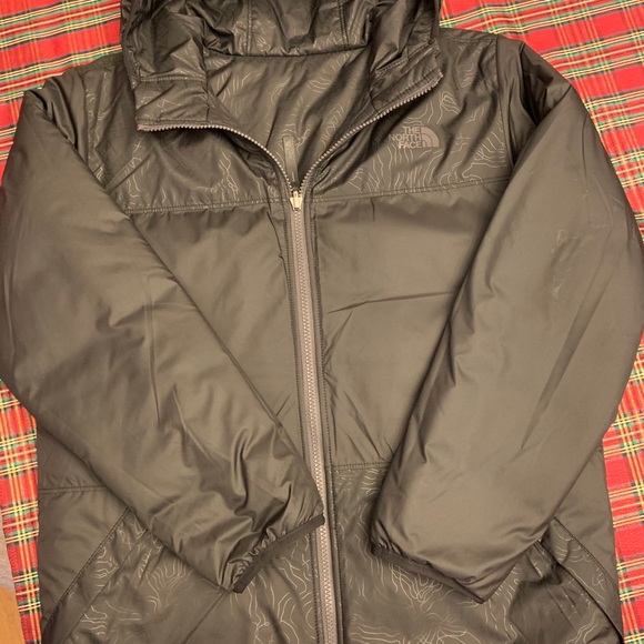 Reverseable North face jacket. - Picture 6 of 6
